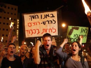 Pessoas protestam em Israel