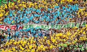 Torcida do Palmeiras exibe protesto contra Ricardo Teixeira durante clássico com o Corinthians