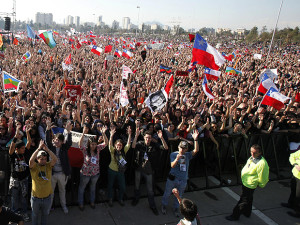Estudantes, parentes e professores pedem uma educação melhor e gratuita. (Foto: Luis Hidalgo/AP)