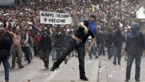 Protestas en Grecia contra el ajuste 2012.jpg